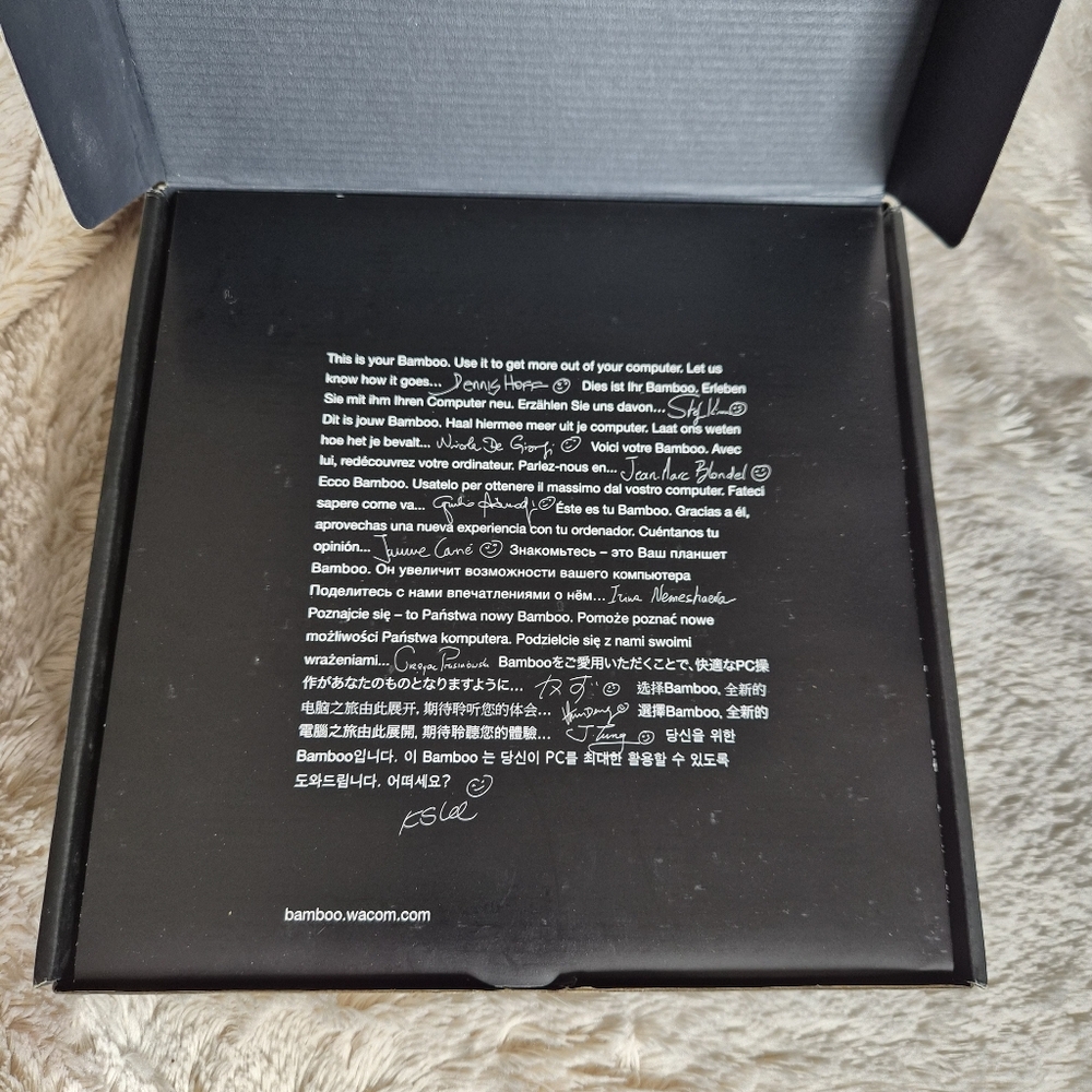 BAMBOO Fun Tablet with Black Pen - Picture 6 of 12